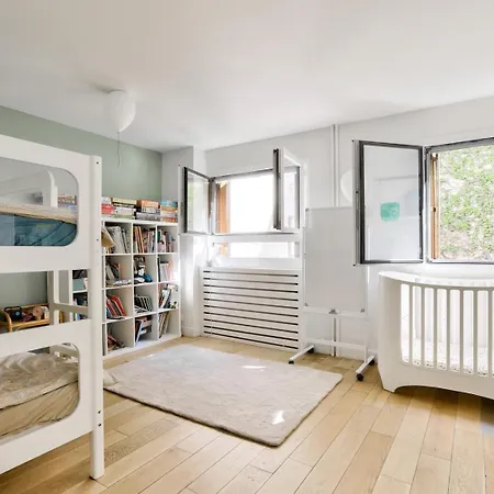 Hidden Gem In The Heart Of Paris' 11th District パリ